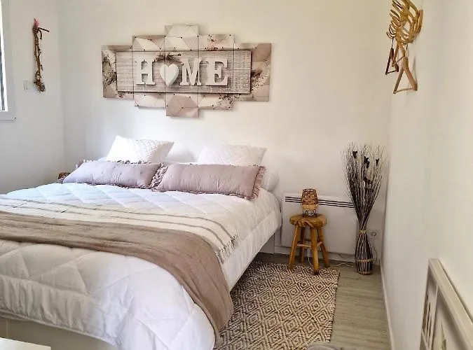 La Maison De La Saye & Prázdninový dům Mios