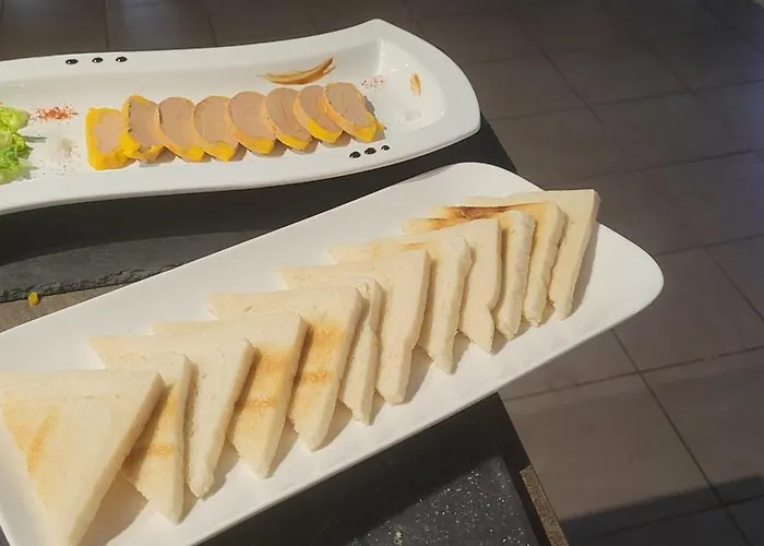 La Maison De La Saye & *